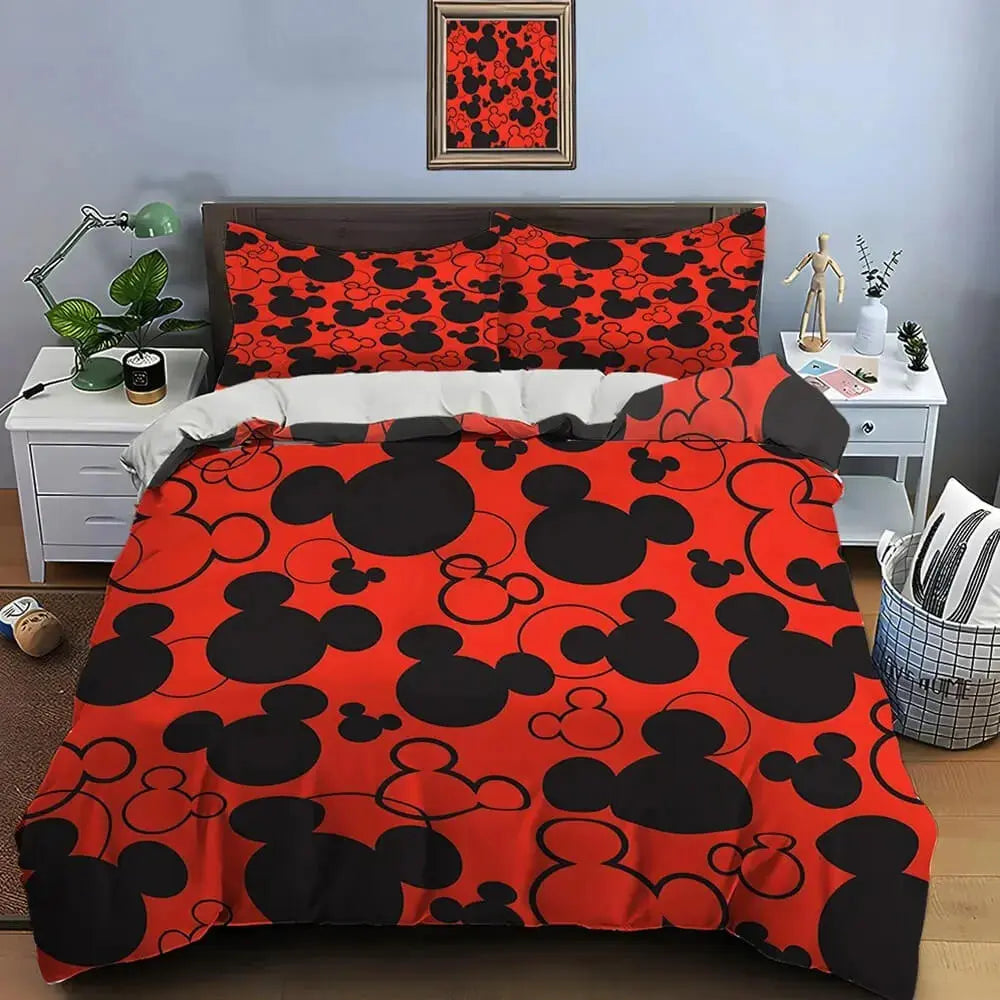 Playful Mickey Mouse duvet cover set for children’s rooms