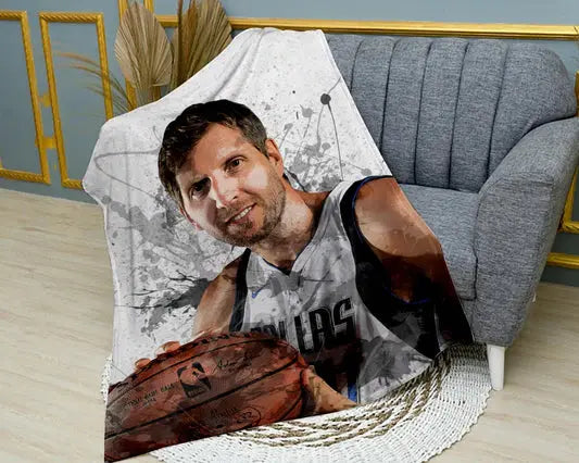 Dirk Nowitzki Dallas Mavericks splash effect flannel blanket featuring iconic NBA player graphics, ultra-soft warm fabric, and vibrant basketball design perfect for fans’ bedding or sofa throw