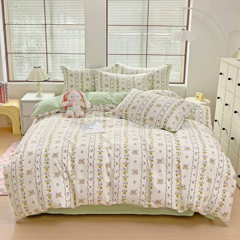 Bedding set with floral pattern for bedroom decor