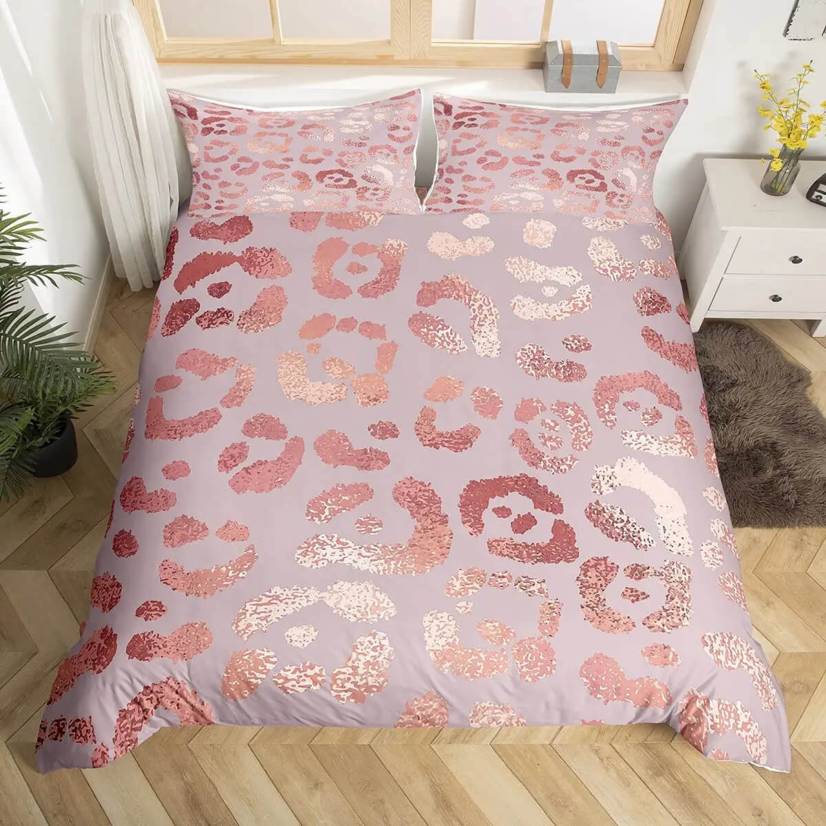 Microfiber Pink duvet cover with animal print design