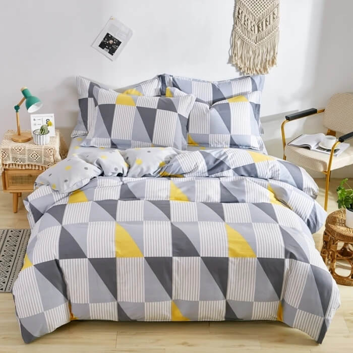 Geometric patterned bedding set