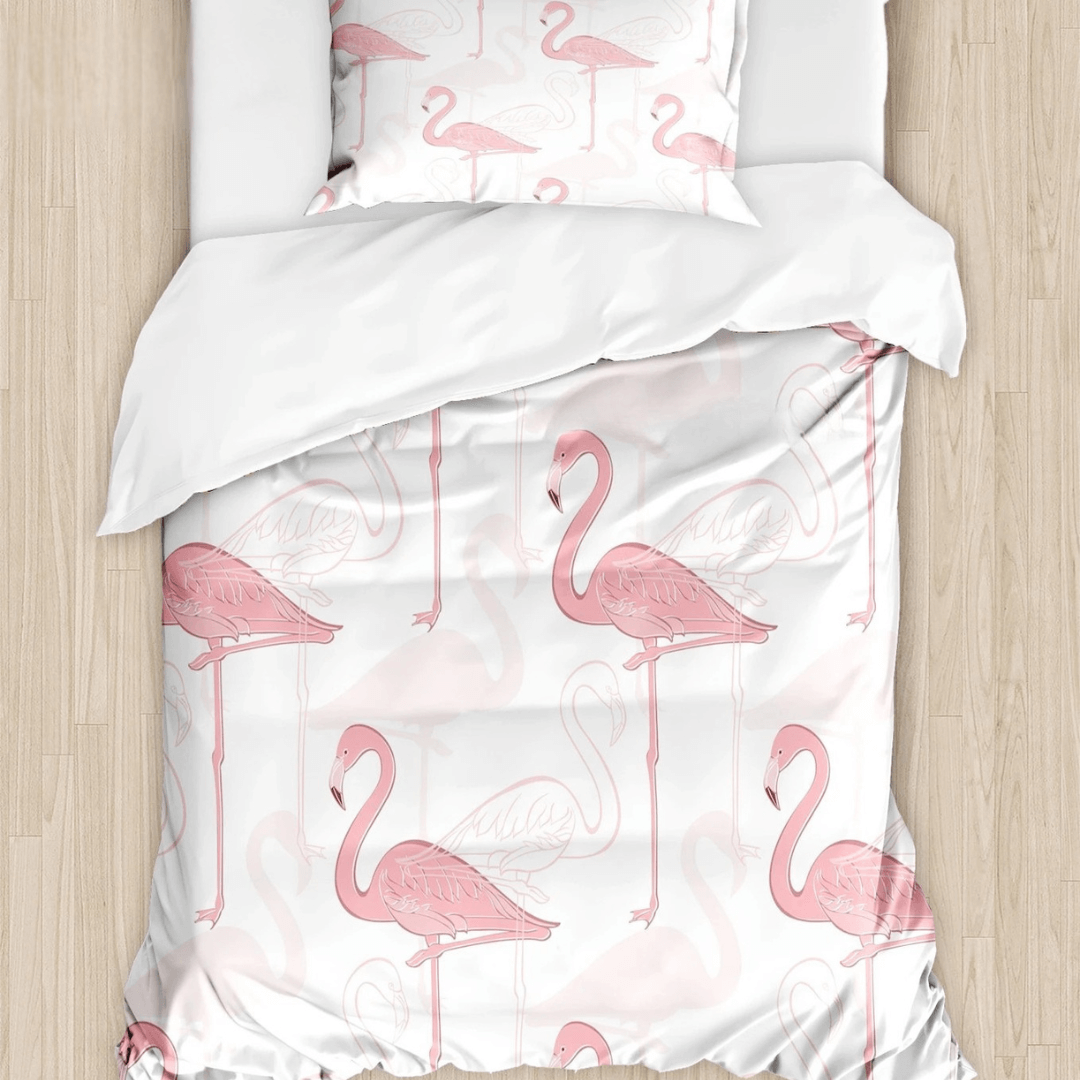 Nature-inspired flamingo and palm bedding décor