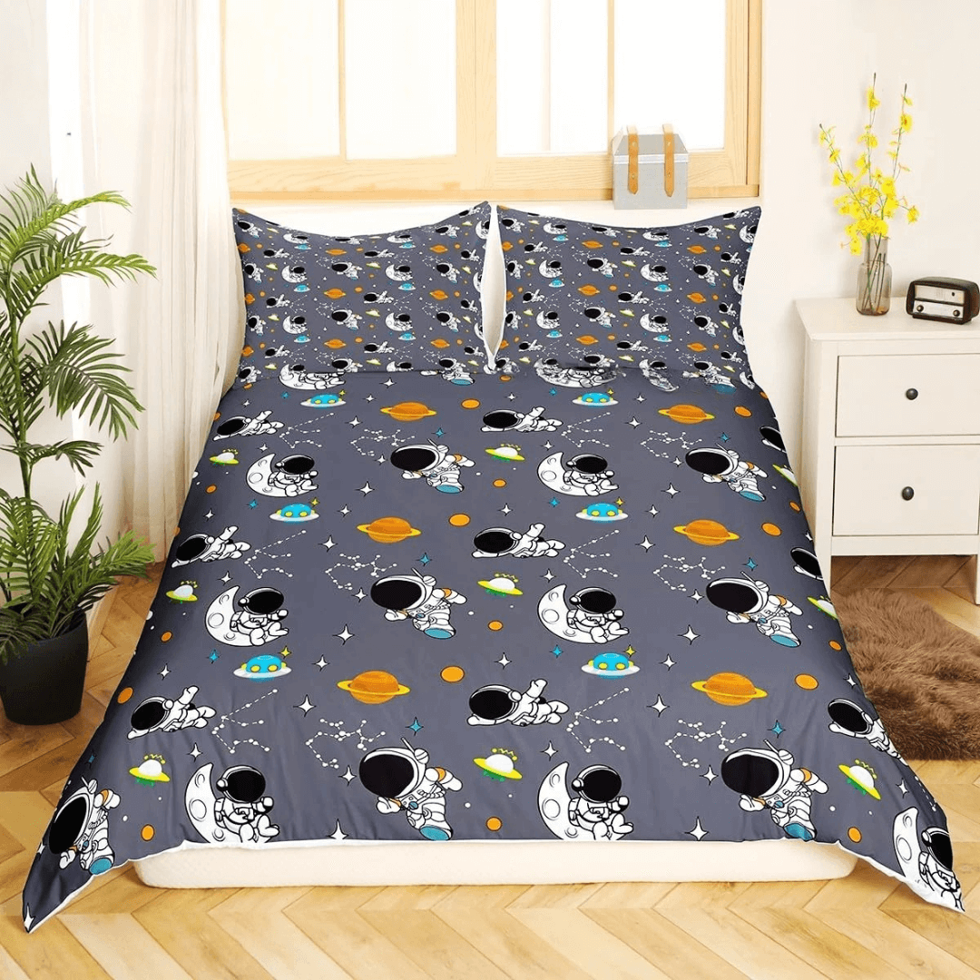 Universe themed astronaut duvet set