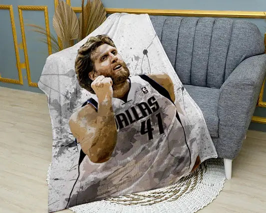 Dirk Nowitzki Dallas Mavericks splash effect flannel blanket featuring iconic NBA player graphics, ultra-soft warm fabric, and vibrant basketball design perfect for fans’ bedding or sofa throw