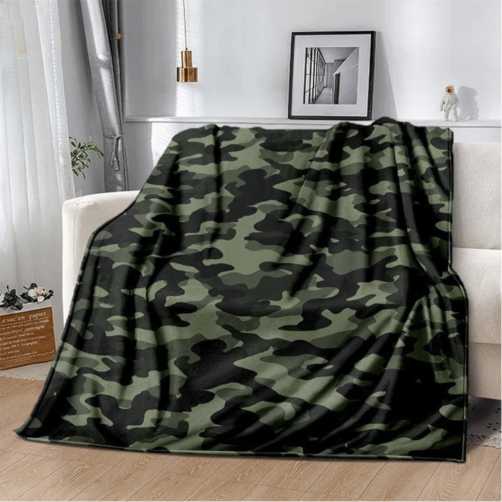 Camouflage patterned blanket