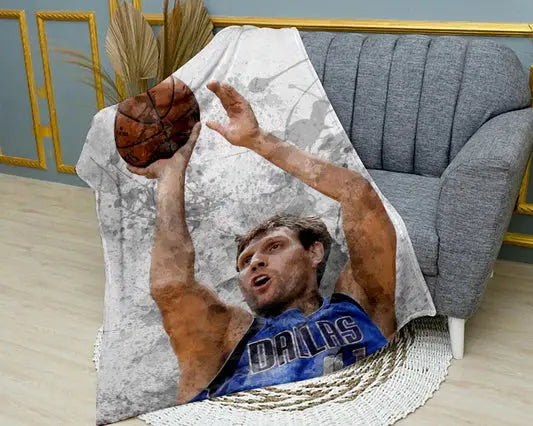 Dirk Nowitzki Dallas Mavericks splash effect flannel blanket featuring iconic NBA player graphics, ultra-soft warm fabric, and vibrant basketball design perfect for fans’ bedding or sofa throw