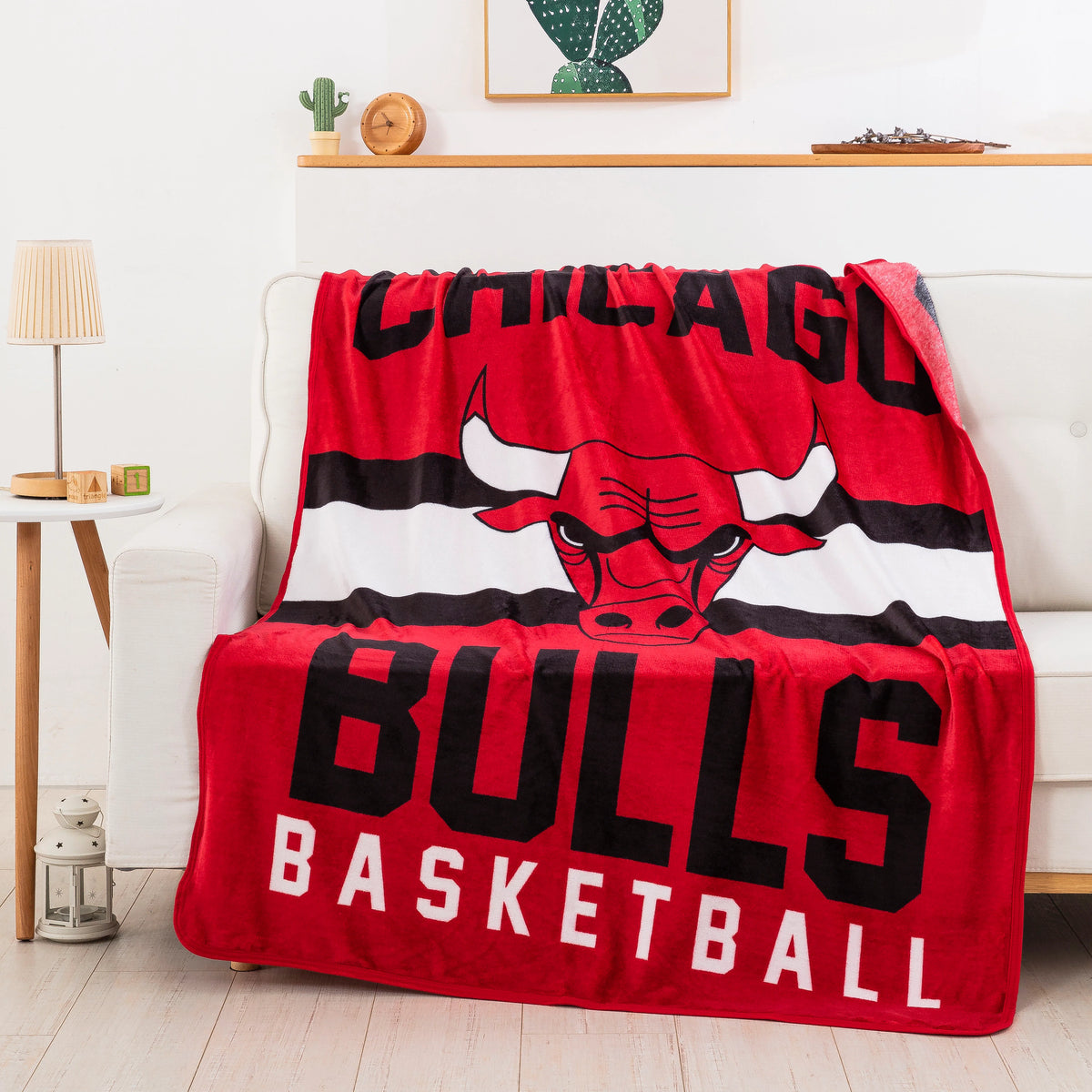Soft flannel Lakers and Chicago Bulls throw blanket