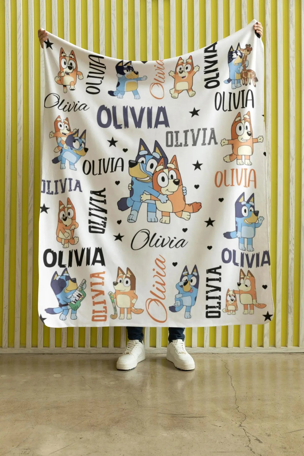 Bluey personalized kids cartoon blanket with custom name, soft toddler bedding and cozy children’s blanket for bedroom décor and gifts.
